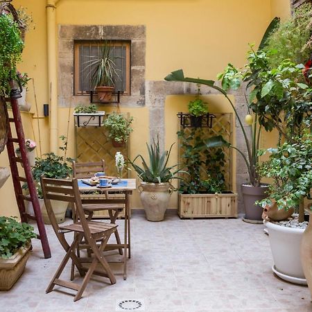 Casa Nagale- Una Suite Di Charme Nel Cuore Di Ortigia A 50 Mt Dal Mare Szirakúza Kültér fotó