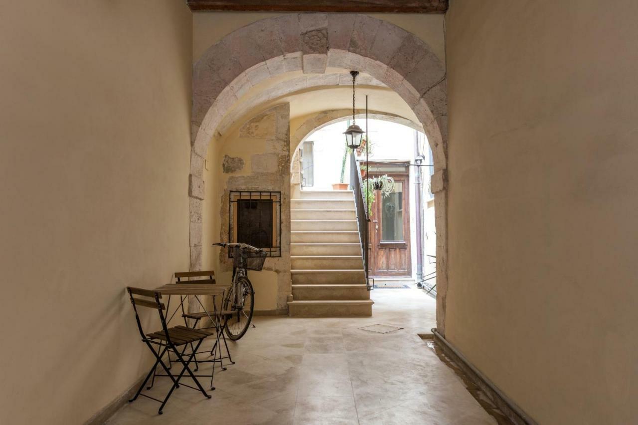 Casa Nagale- Una Suite Di Charme Nel Cuore Di Ortigia A 50 Mt Dal Mare Szirakúza Kültér fotó