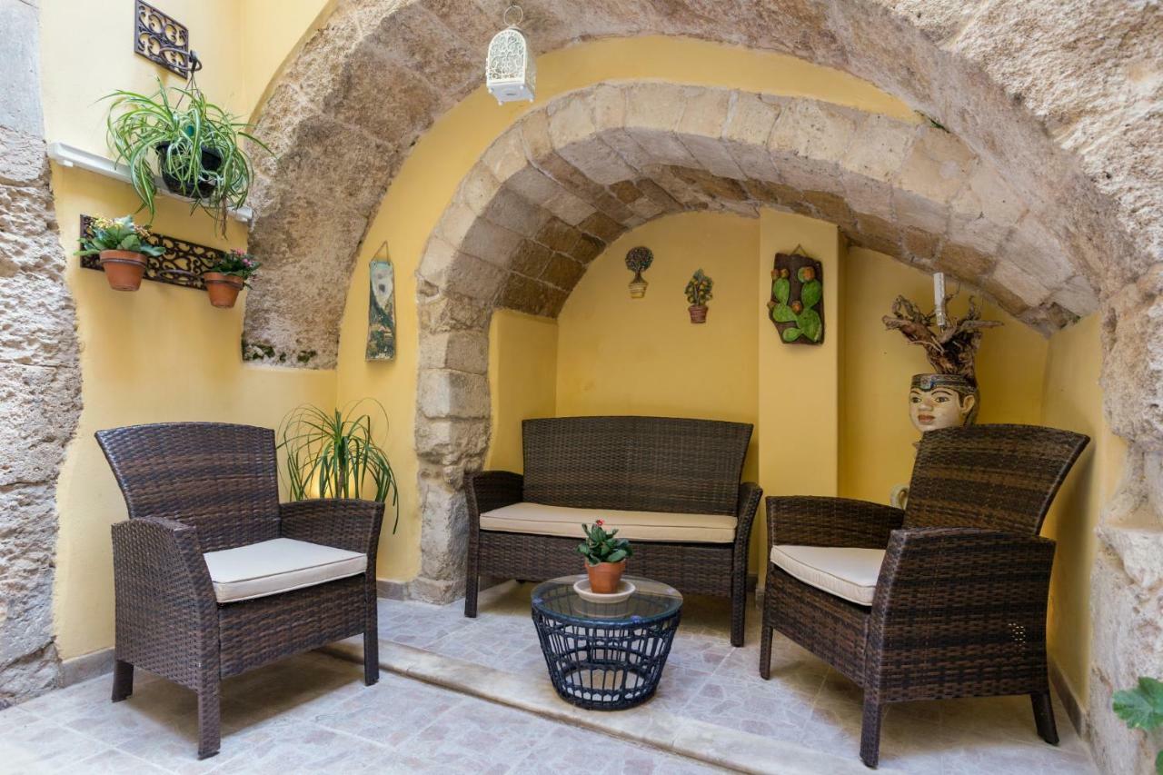 Casa Nagale- Una Suite Di Charme Nel Cuore Di Ortigia A 50 Mt Dal Mare Szirakúza Kültér fotó