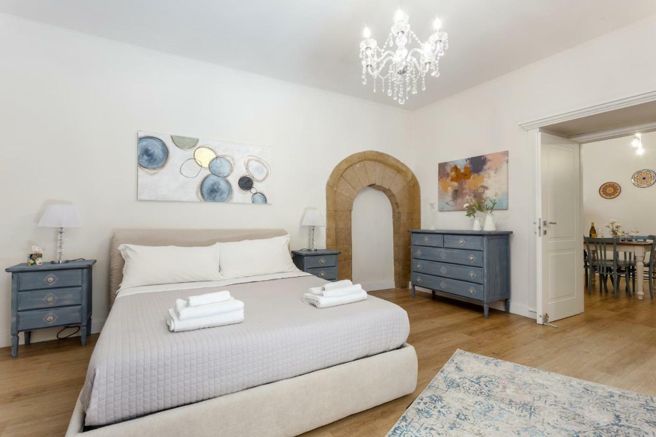 Casa Nagale- Una Suite Di Charme Nel Cuore Di Ortigia A 50 Mt Dal Mare Szirakúza Kültér fotó