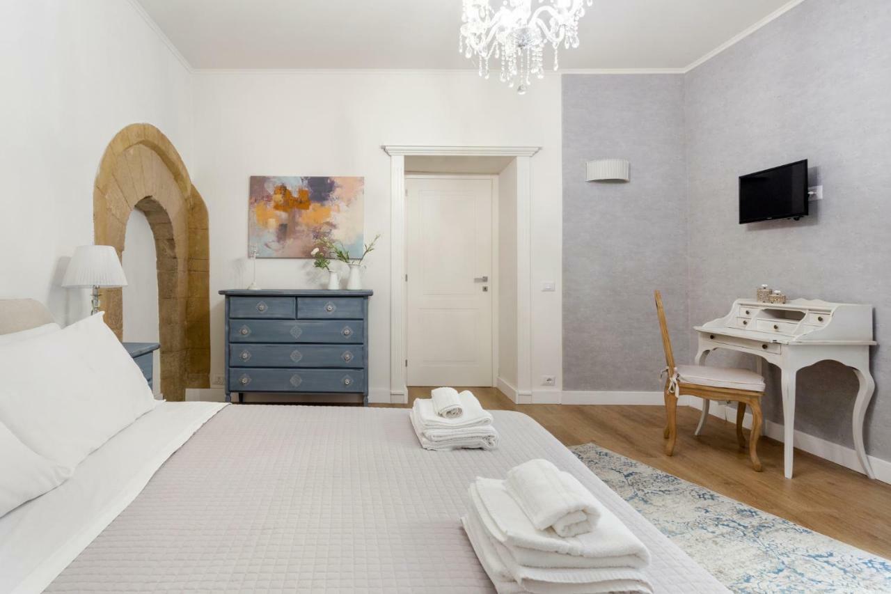 Casa Nagale- Una Suite Di Charme Nel Cuore Di Ortigia A 50 Mt Dal Mare Szirakúza Kültér fotó