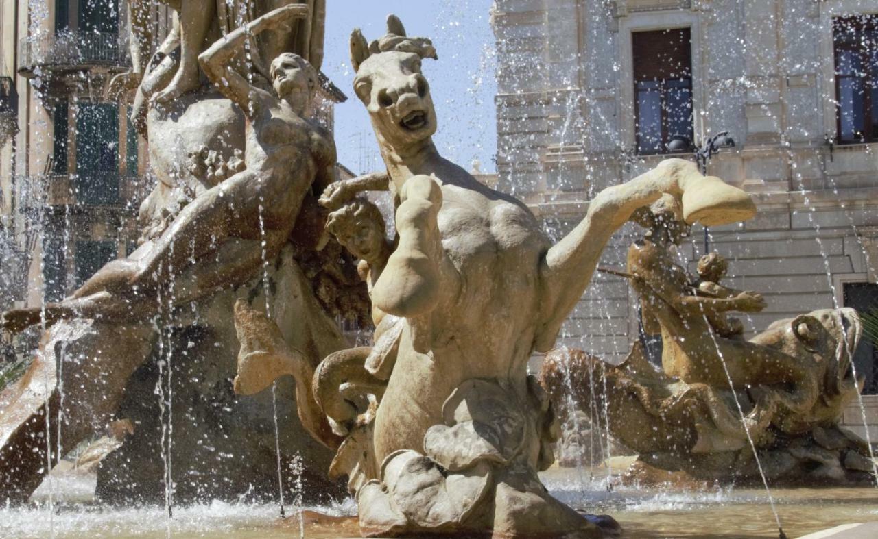 Casa Nagale- Una Suite Di Charme Nel Cuore Di Ortigia A 50 Mt Dal Mare Szirakúza Kültér fotó