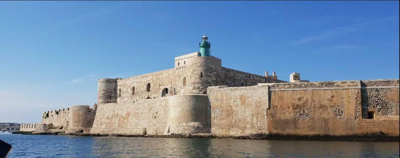Casa Nagale- Una Suite Di Charme Nel Cuore Di Ortigia A 50 Mt Dal Mare Szirakúza Kültér fotó